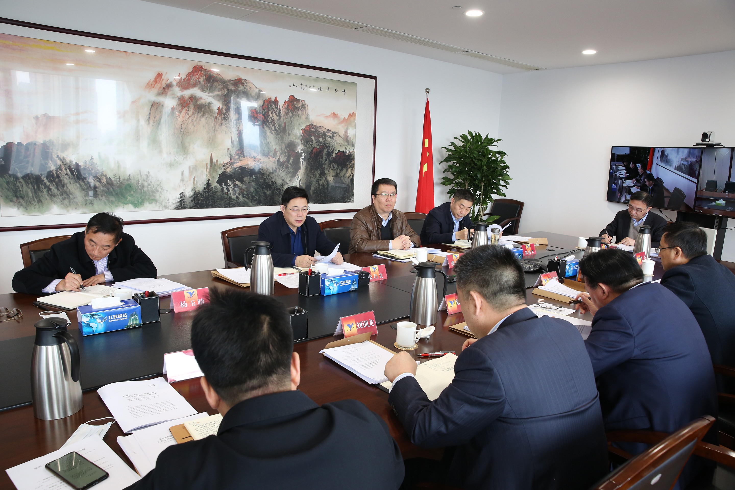 20220217180906_71dwteanpq 集团党委中心组进建会2 20220217_眸目压缩.jpg