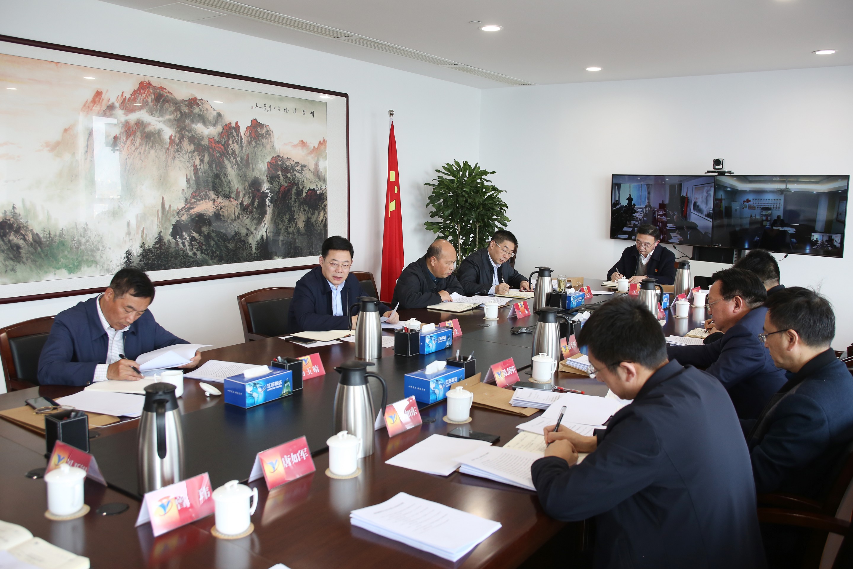 集团召开党委中心组进建会 1_眸目压缩.jpg
