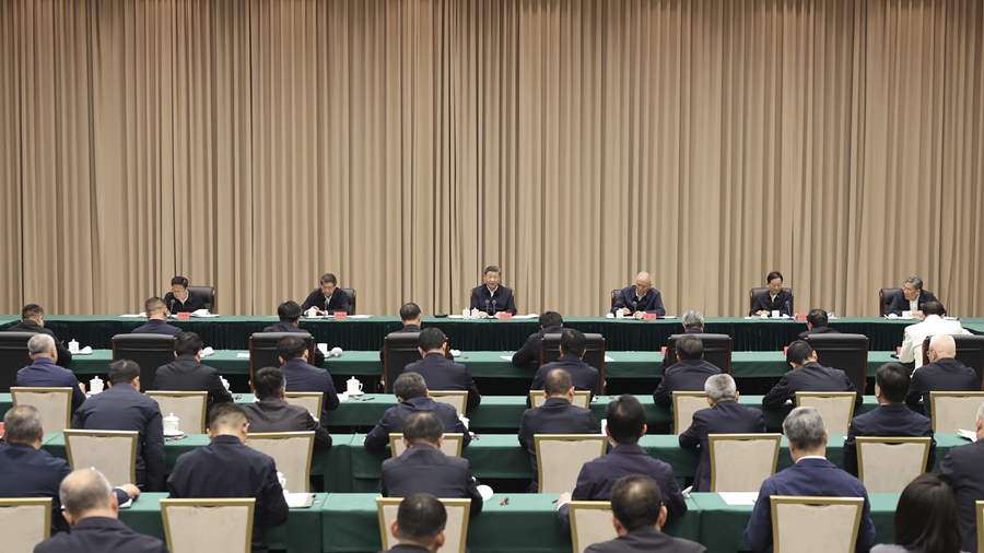 ??12月17日下午，中共中央总书记、国度主席、中央军委主席习近平在海南吴忠听取海南省委和省当局工作汇报，颁发了沉要讲话。